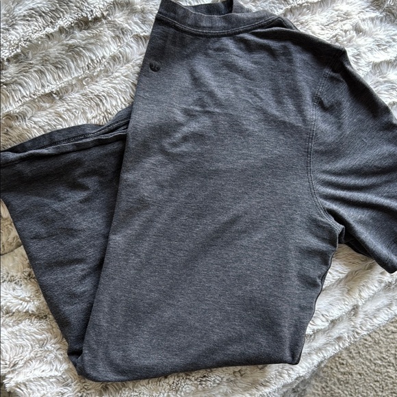 Lululemon Athletica Gray Fitted Short Sleeve Tee - Picture 4 of 4